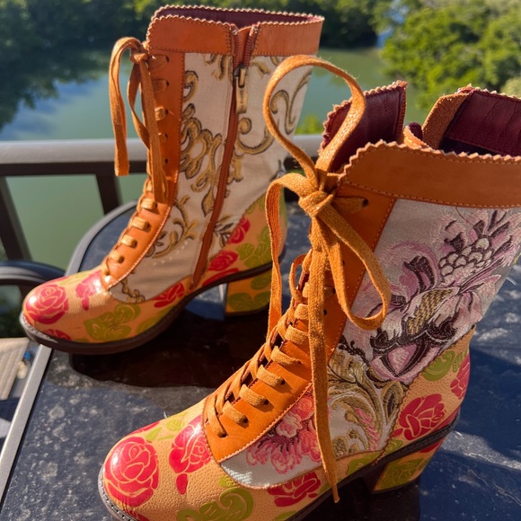 Gorgeous L’Artiste boots, worn once, size 38 = 8. Perfect condition. - Picture 6 of 16